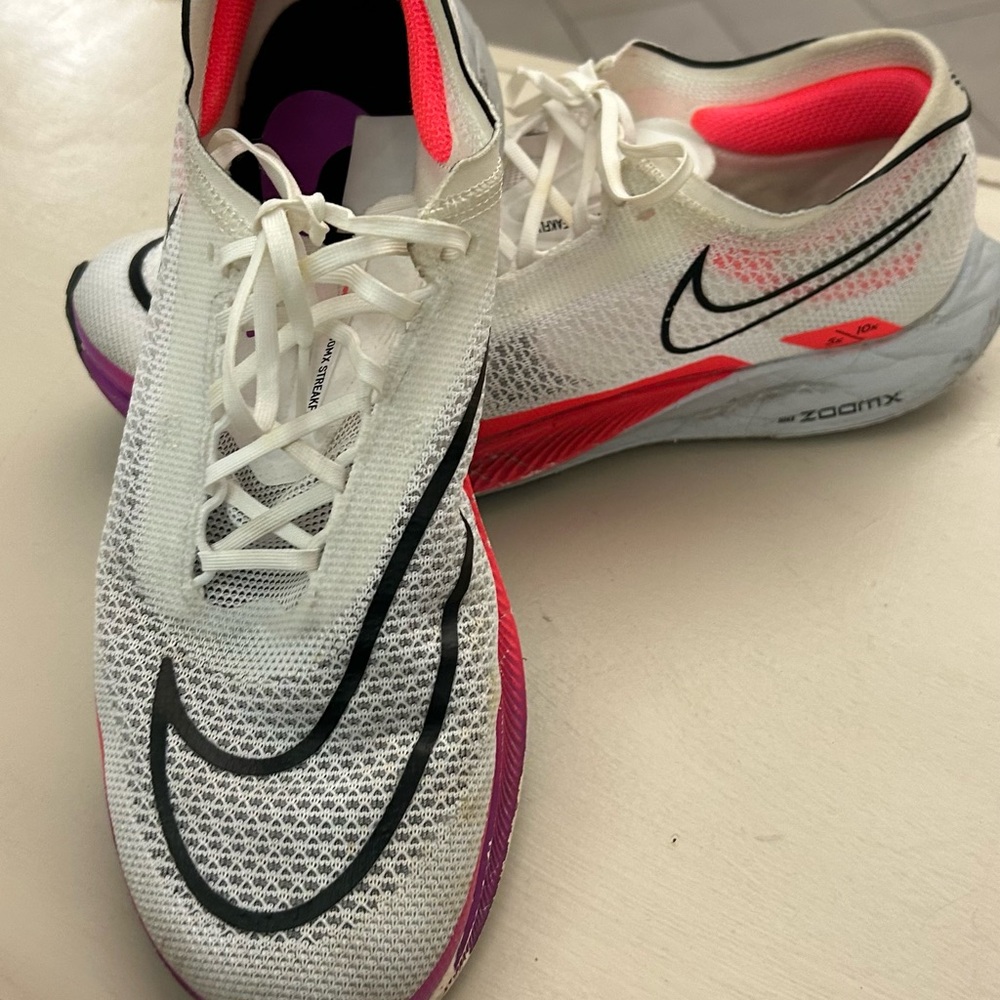 Nike Women's ZoomX Streakfly Road Racing White and Pink Athletic Shoes Size 8